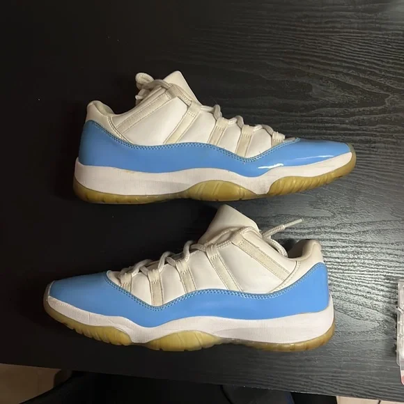 UNC Jordan 11 - Picture 2 of 4